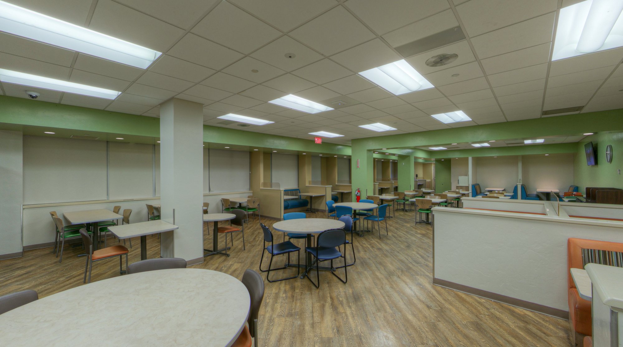 Select Medical Cafeteria - Seating Area