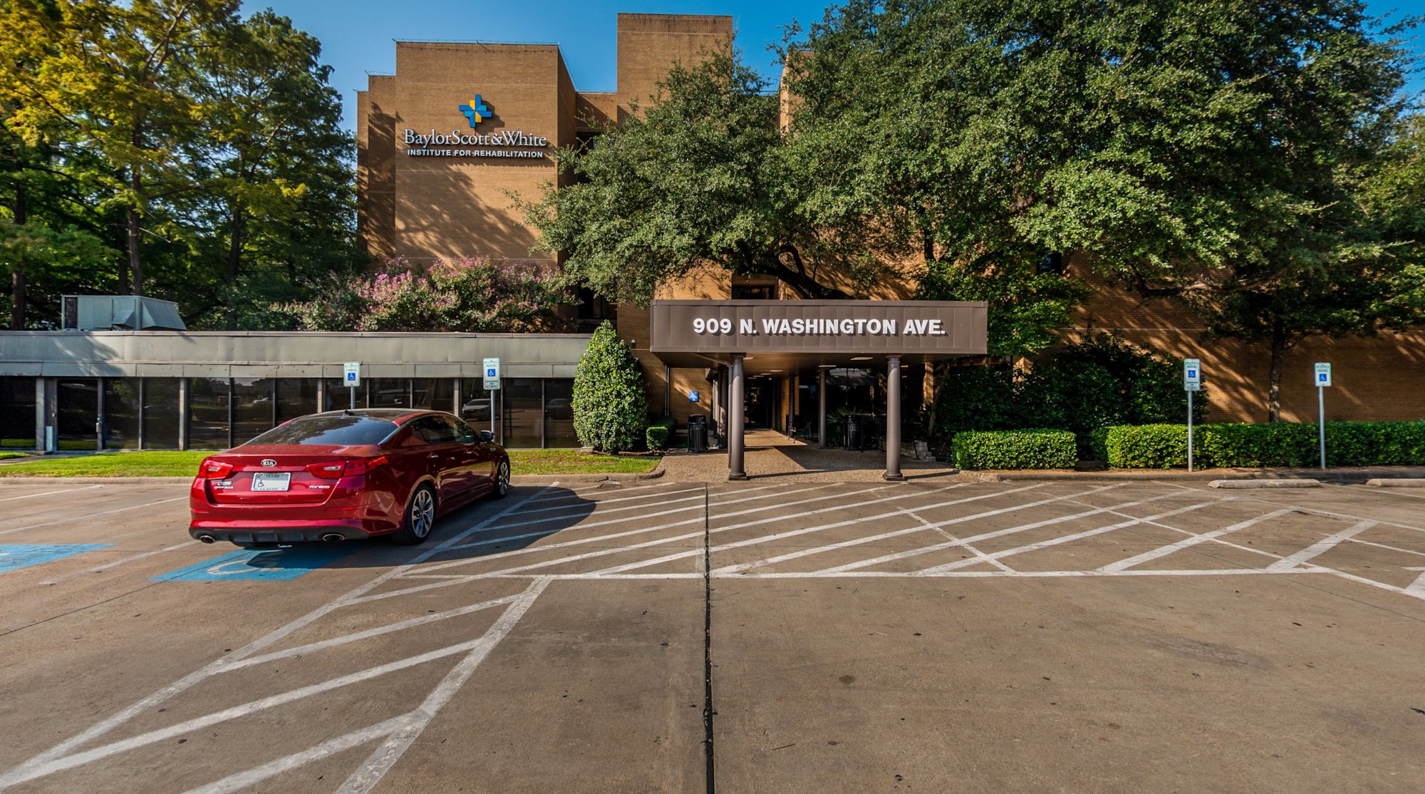 Main Entrance & Visitor Parking